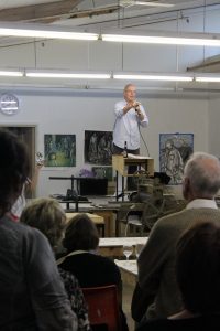 Glenn Morgan pointing at a bidder at the Factory Arts art auction
